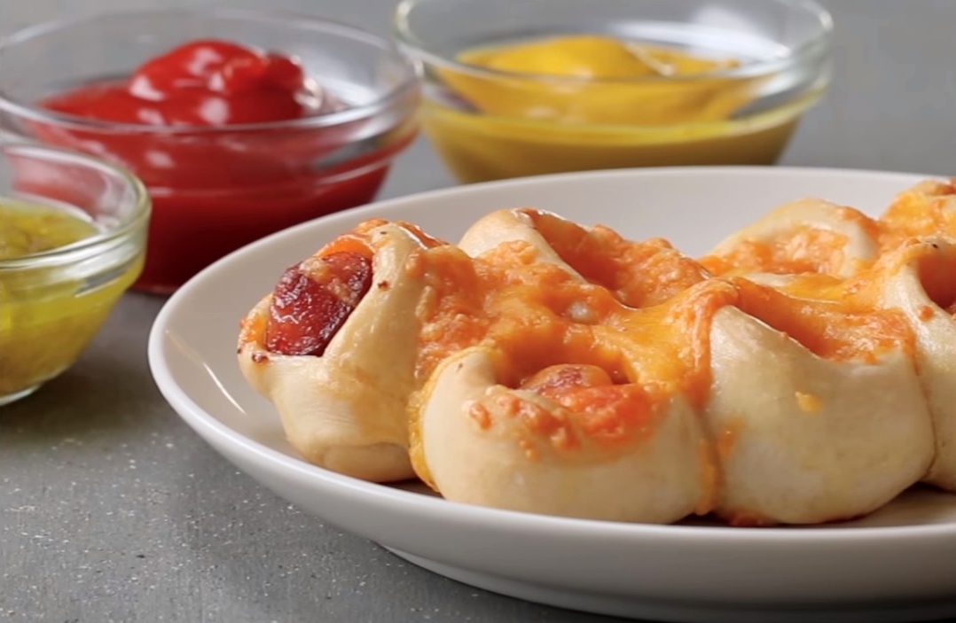 "האט דוג" + "משה בתיבה" + פיצה = פינוק מושלם