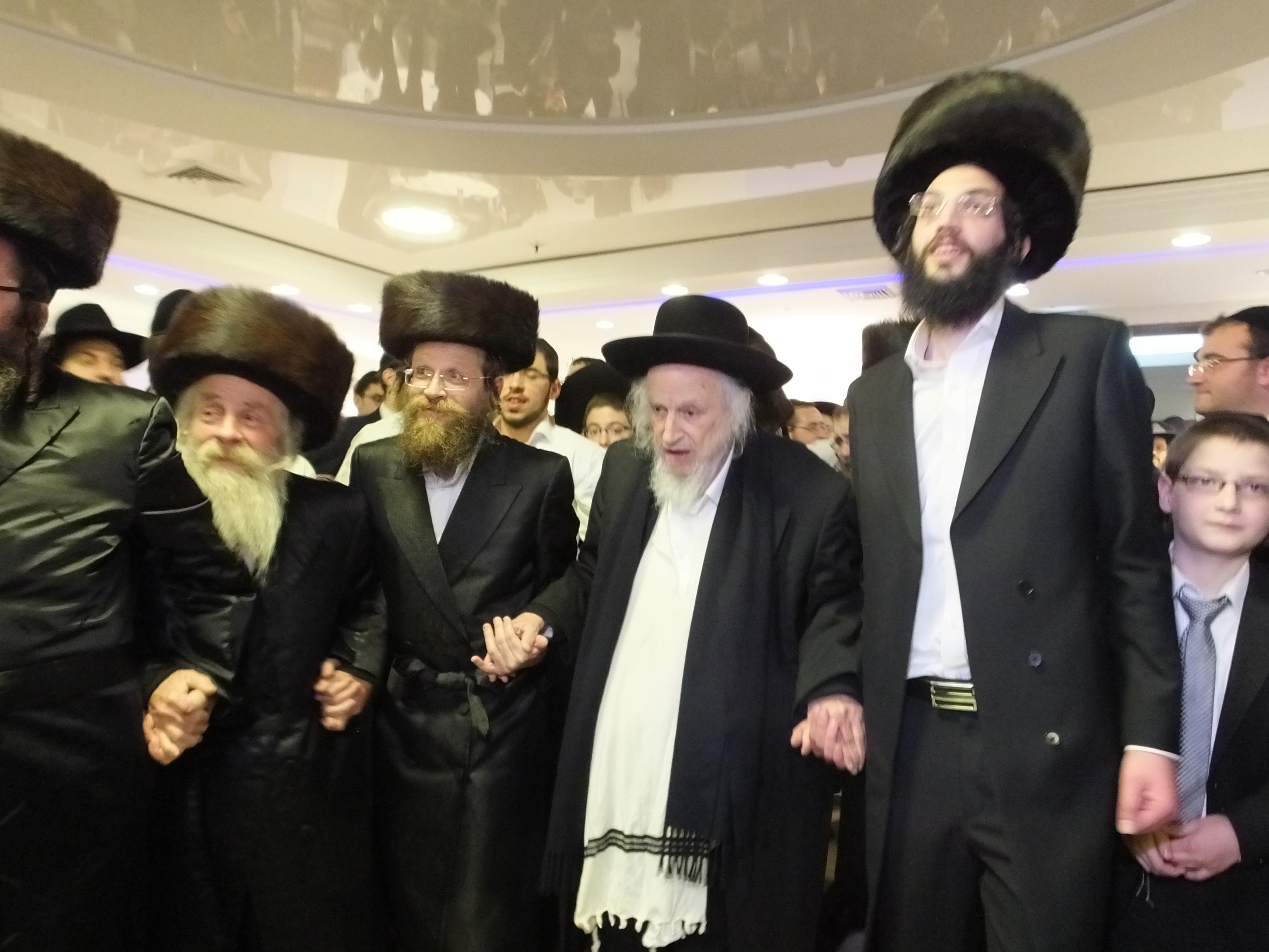 חתונת בנו של רבי צבי ברוורמן. תיעוד ענק | כיכר השבת