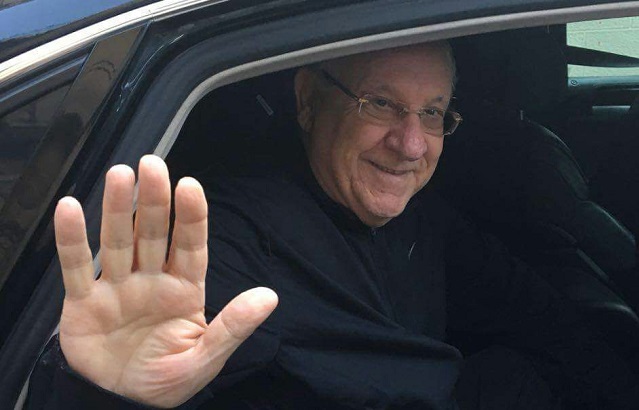 ריבלין חוזר מבית החולים