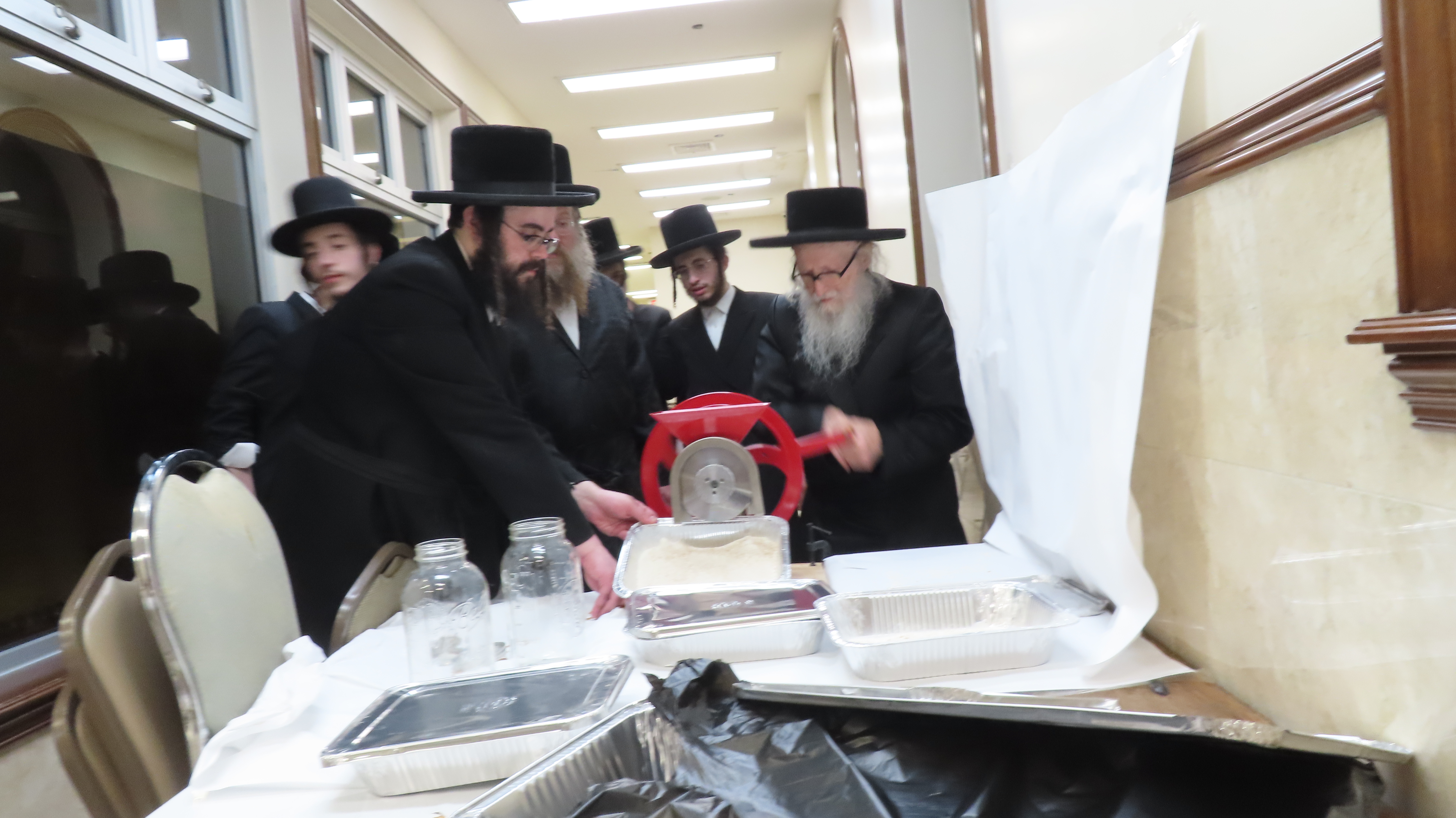 האדמו"ר מסערדאהעלי בטחינת חיטים