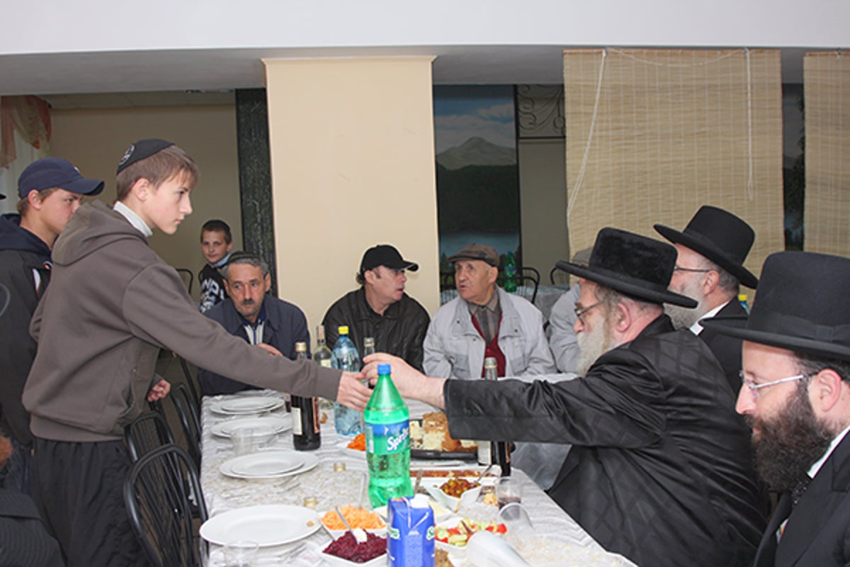 וויניצא: האדמו"ר ממאקווא בברית לשלושה יהודים