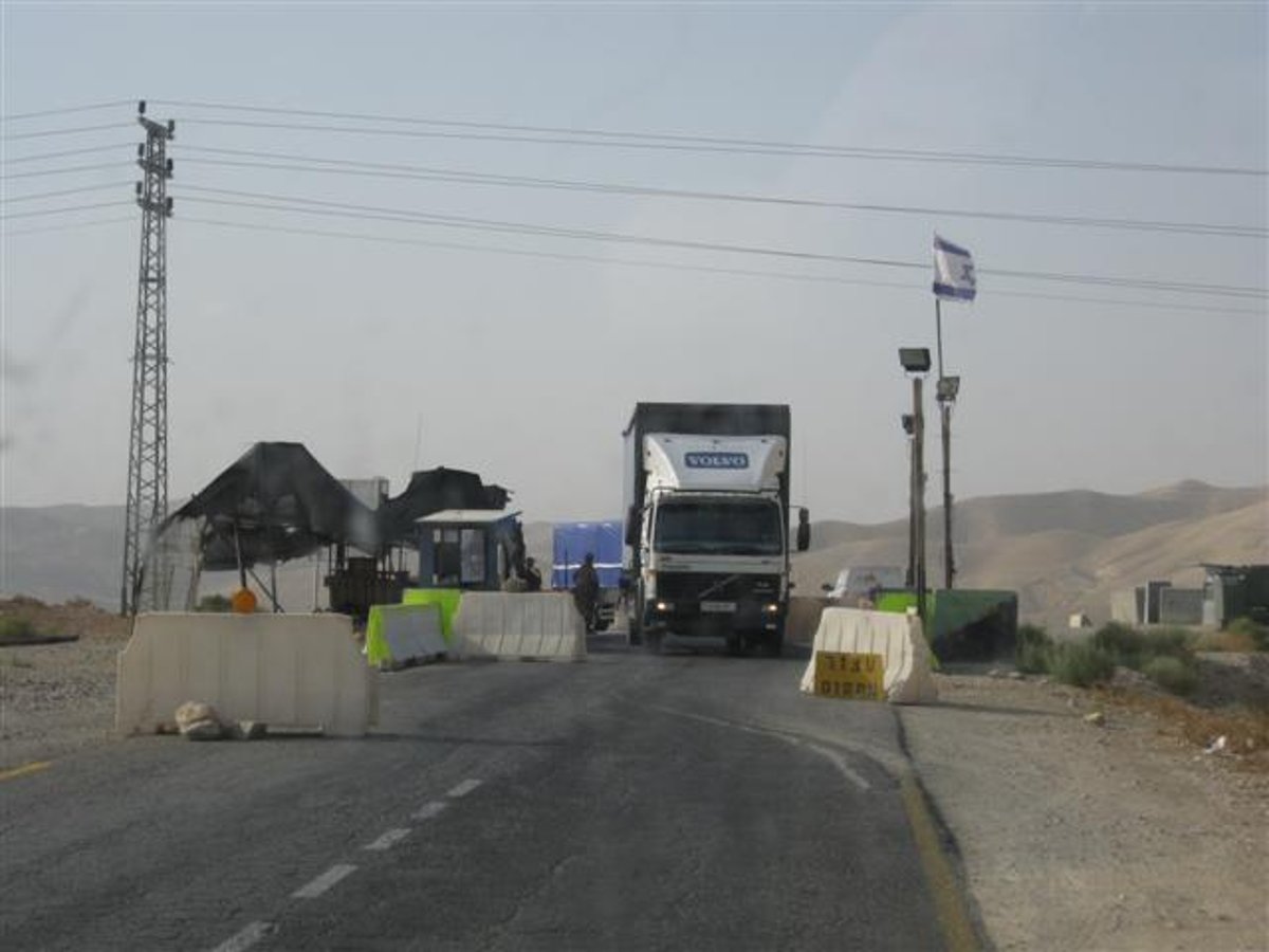 צפו בוידאו: הפלסטינים וצה"ל ליוו מתפללים ליריחו