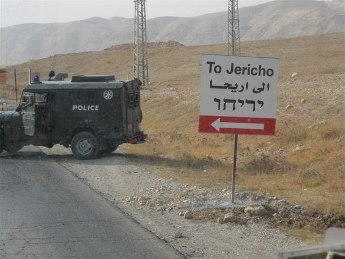 צפו בוידאו: הפלסטינים וצה"ל ליוו מתפללים ליריחו