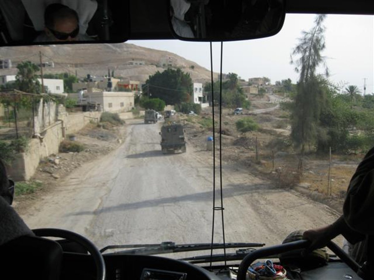 צפו בוידאו: הפלסטינים וצה"ל ליוו מתפללים ליריחו