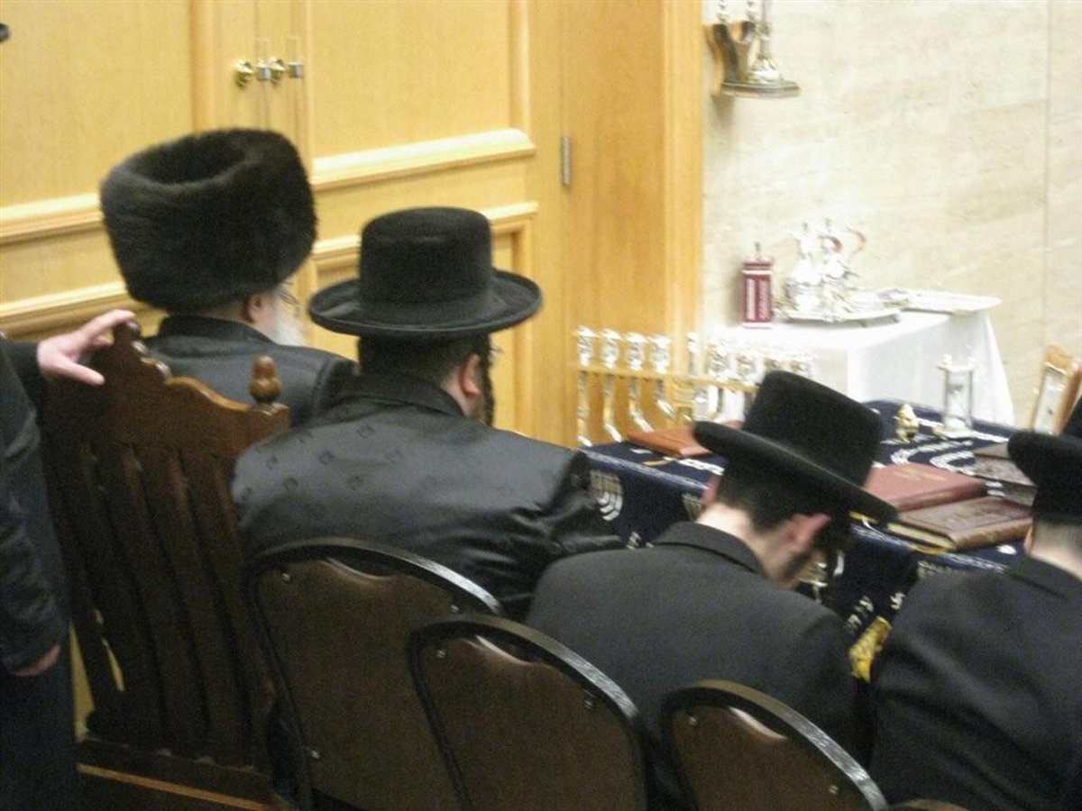 נר חמישי: הדלקת נר חנוכה בחצר בעלזא ●  וידאו מיוחד