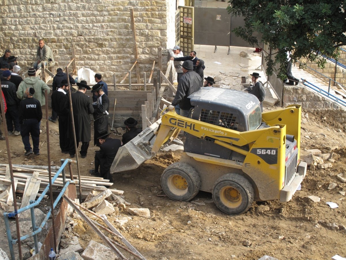 במסירות נפש: אברכים עצרו בגופם את החפירות