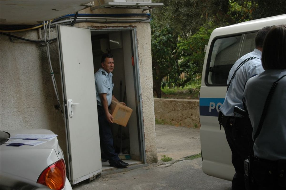 שוטרים פשטו על בני-ברק וחשפו מצבור נפצים. צפו