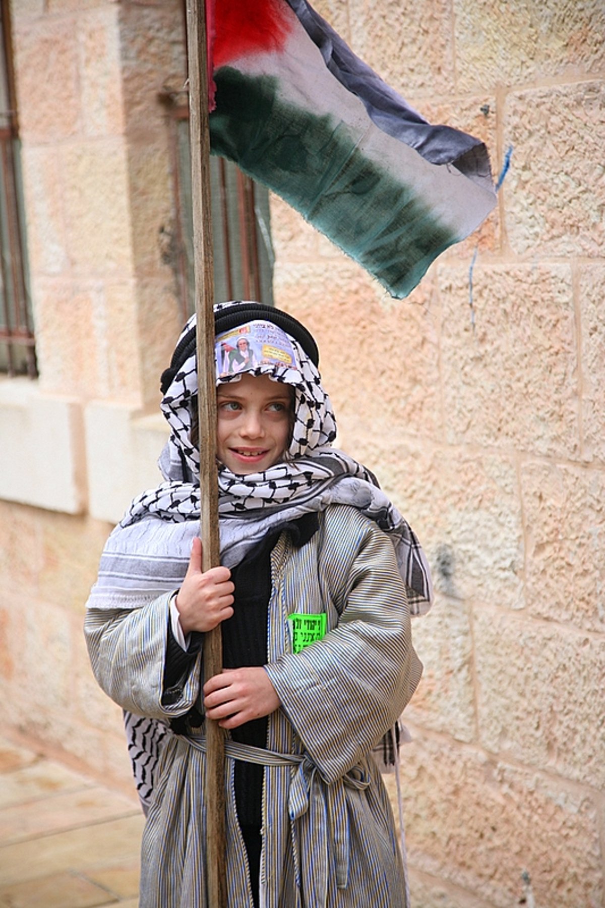 כך חוגגים קנאי ירושלים את פורים: שורפים דגלי ישראל