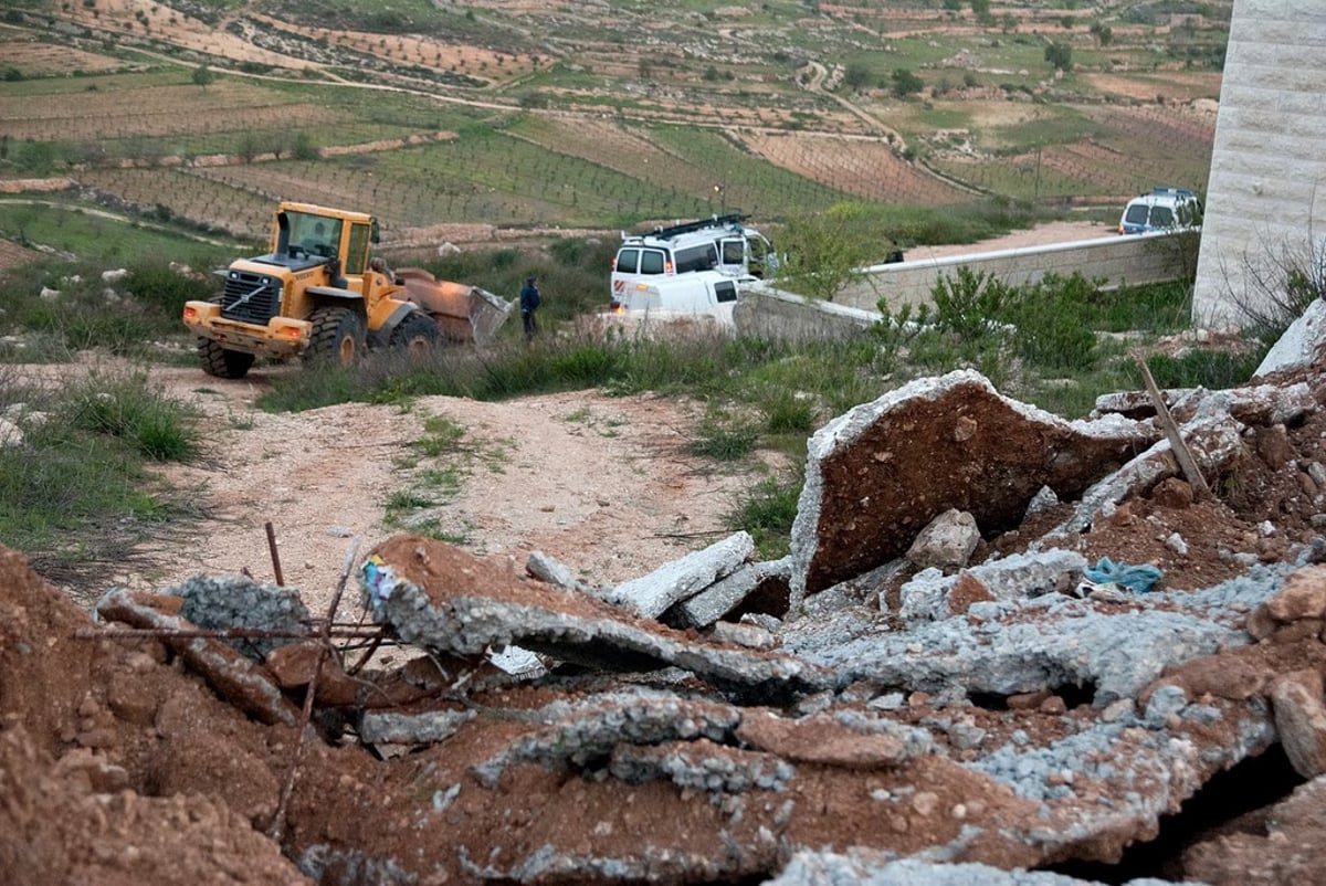 אין בושה: דחפורי צה"ל הרסו יסודות לבתי-כנסת באפרת. צפו בתמונות