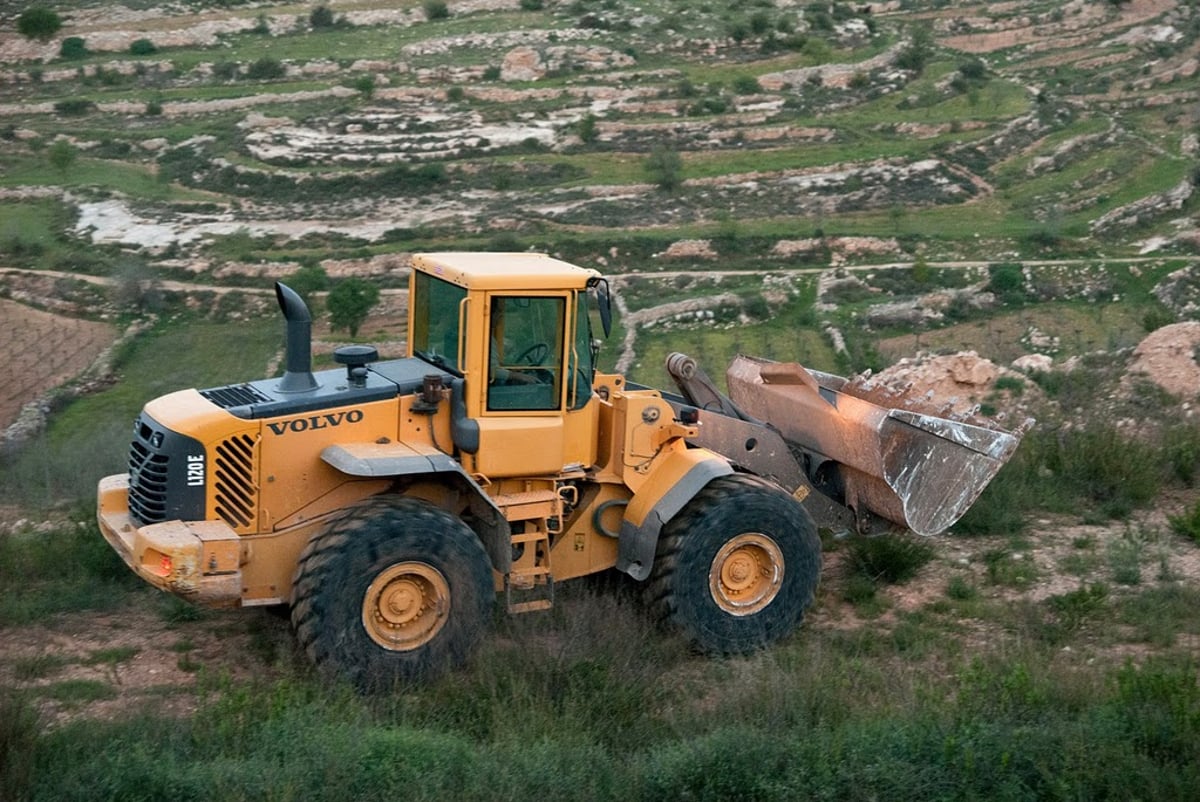 אין בושה: דחפורי צה"ל הרסו יסודות לבתי-כנסת באפרת. צפו בתמונות