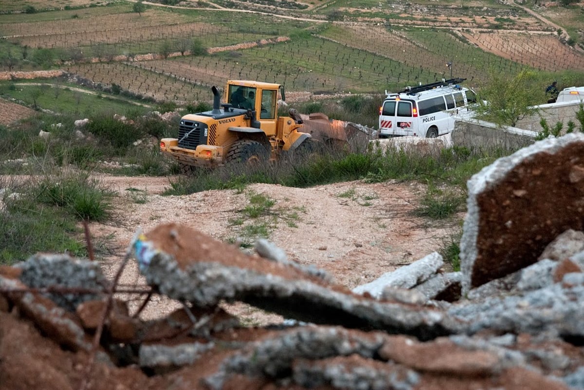 אין בושה: דחפורי צה"ל הרסו יסודות לבתי-כנסת באפרת. צפו בתמונות