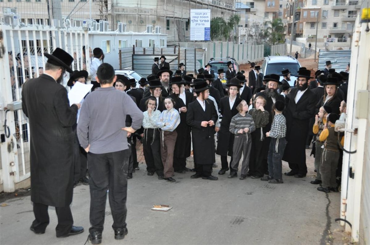 צפו: רבני בני-ברק שואבים "מים שלנו"