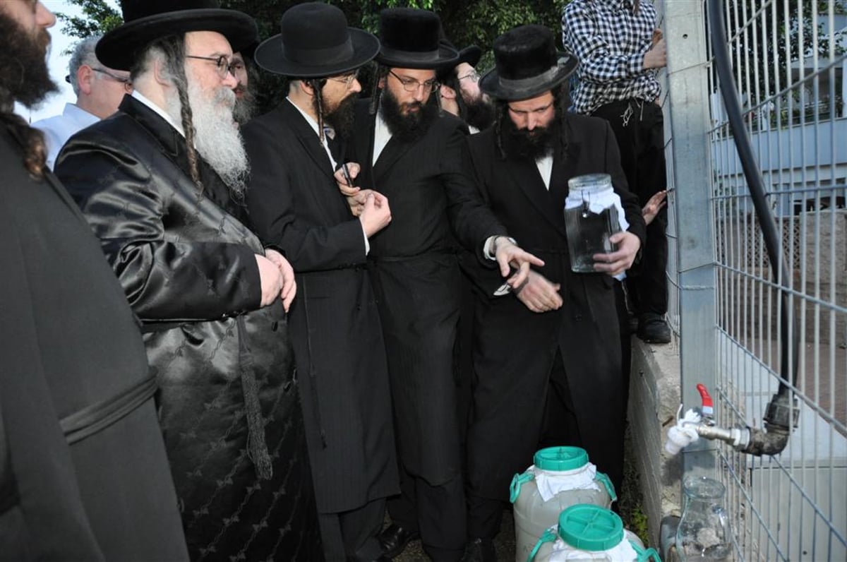 צפו: רבני בני-ברק שואבים "מים שלנו"