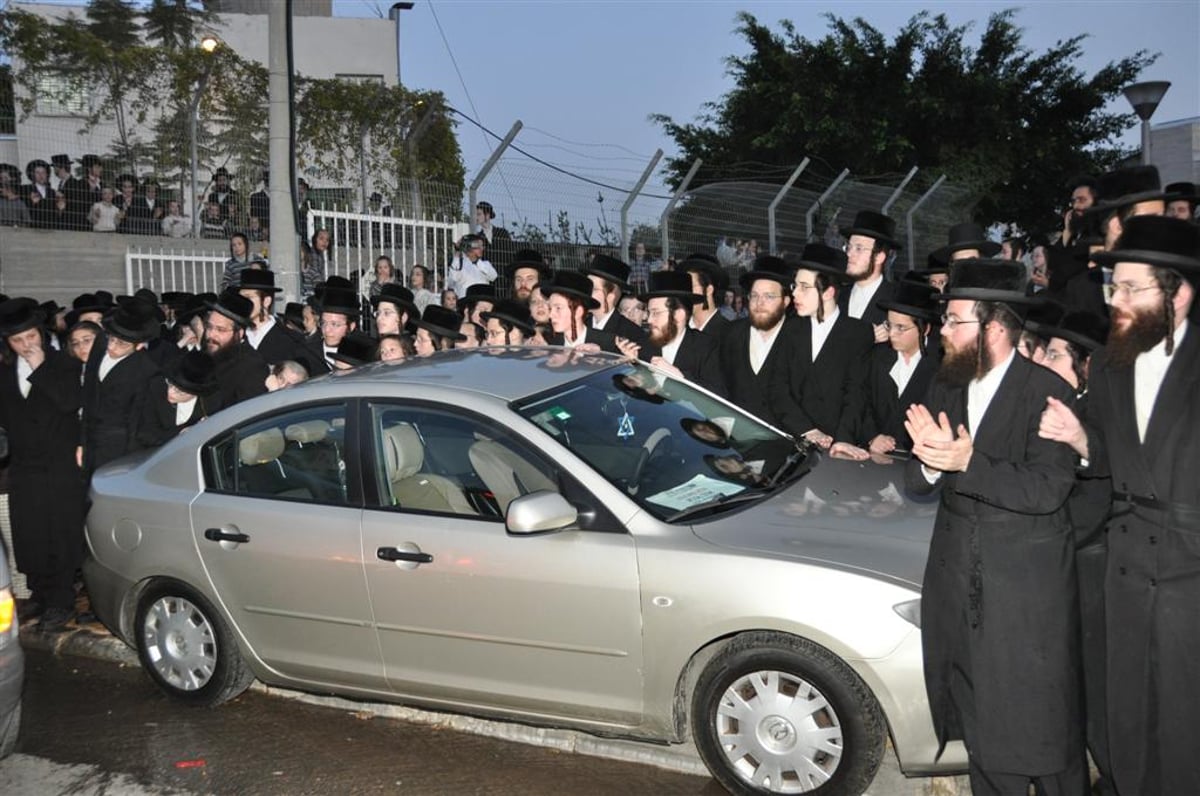 צפו: רבני בני-ברק שואבים "מים שלנו"