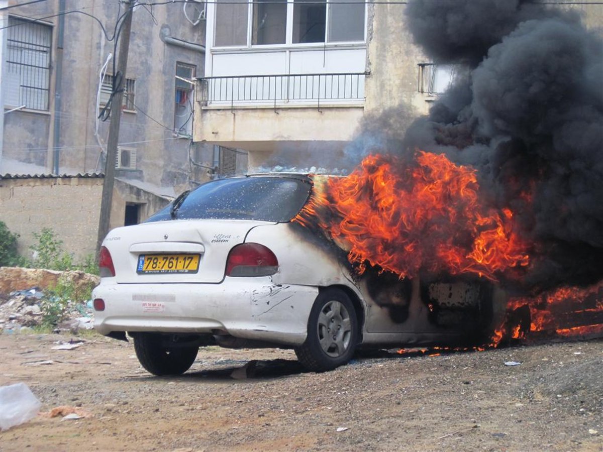 ב"ב: רכב ומבנה עלו באש כתוצאה ממשחק ילדים באש של שריפת חמץ