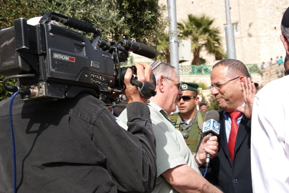 רבבות חגגו בעיר-האבות: אובמה לא יזיז אותנו מכאן