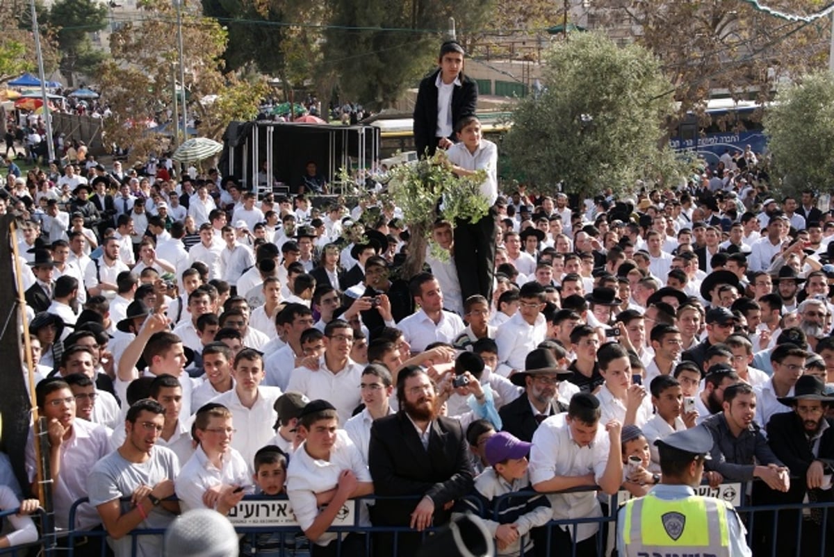 רבבות חגגו בעיר-האבות: אובמה לא יזיז אותנו מכאן