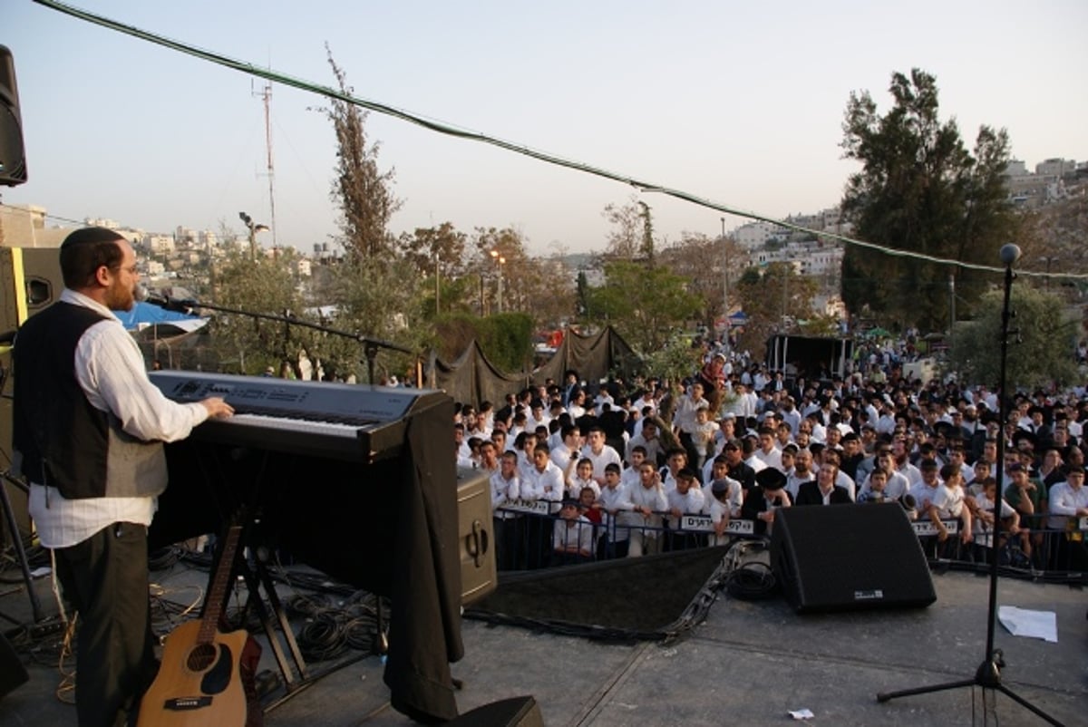 רבבות חגגו בעיר-האבות: אובמה לא יזיז אותנו מכאן