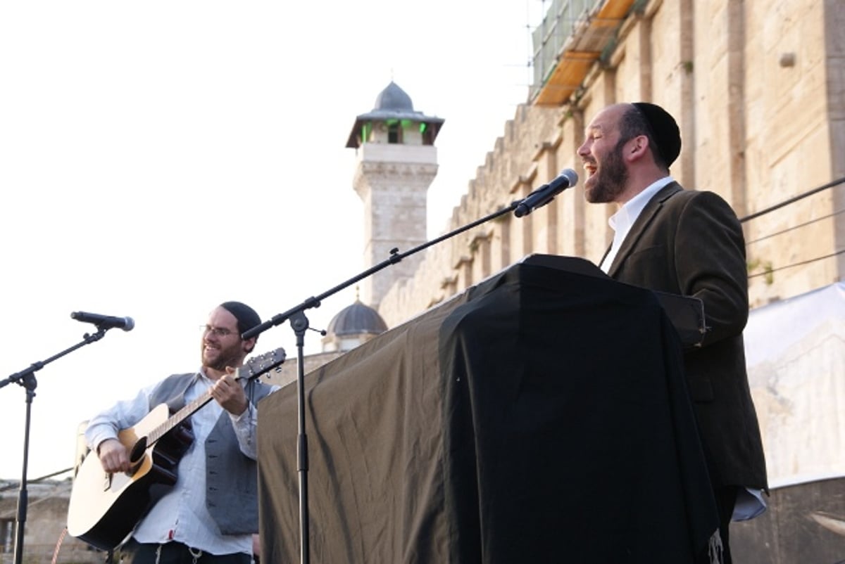 רבבות חגגו בעיר-האבות: אובמה לא יזיז אותנו מכאן