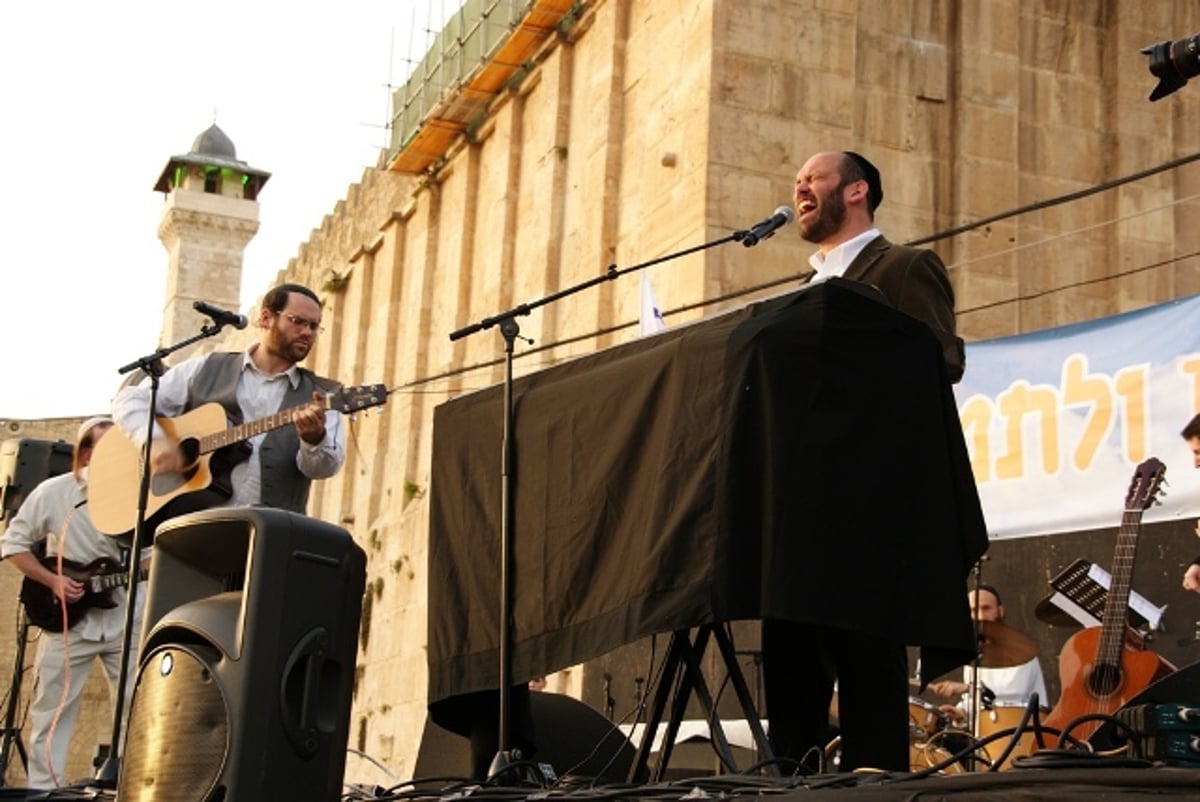 רבבות חגגו בעיר-האבות: אובמה לא יזיז אותנו מכאן