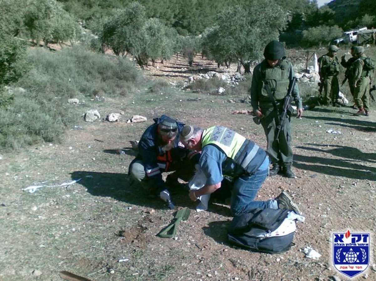 2 ישראלים נרצחו בפיגוע ירי בנחל תלם ליד חברון, מתנדבי זק"א מוות דרום הר חברון טיפלו בגופות הקדושים. - 2007