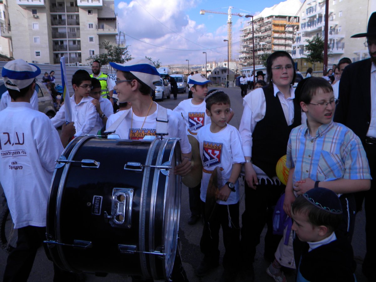 ל"ג בעומר: חב"ד צעדו במעוז הליטאי