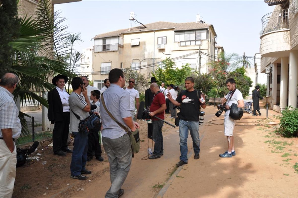 צפו בתמונות: בני-ברק מחכה לרבין