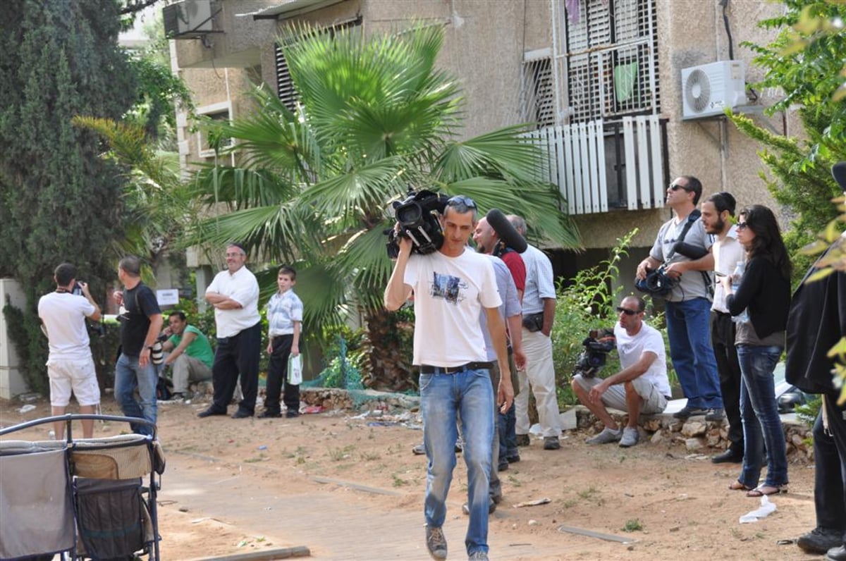 צפו בתמונות: בני-ברק מחכה לרבין