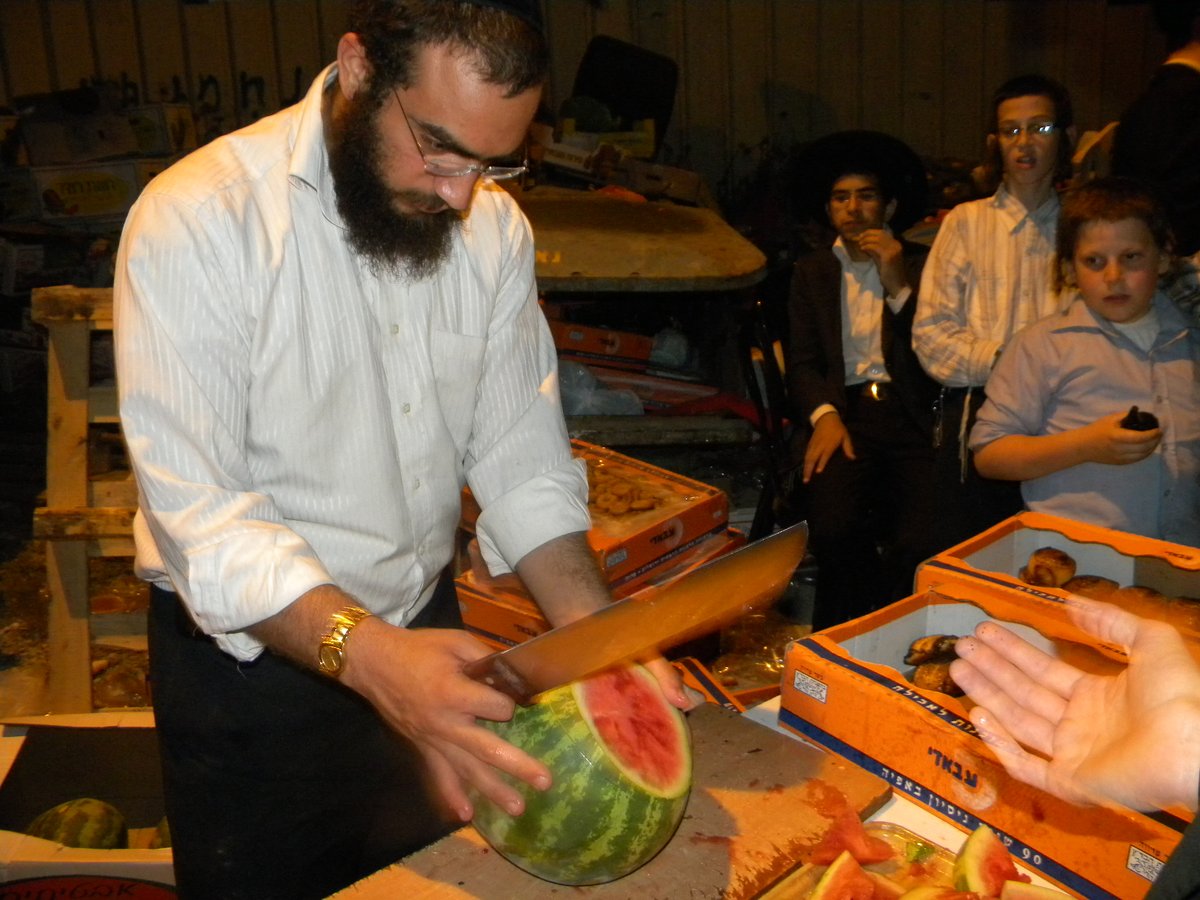 האלפים רצו להתפלל, כוח צה"ל נאבק בהם ממושכות