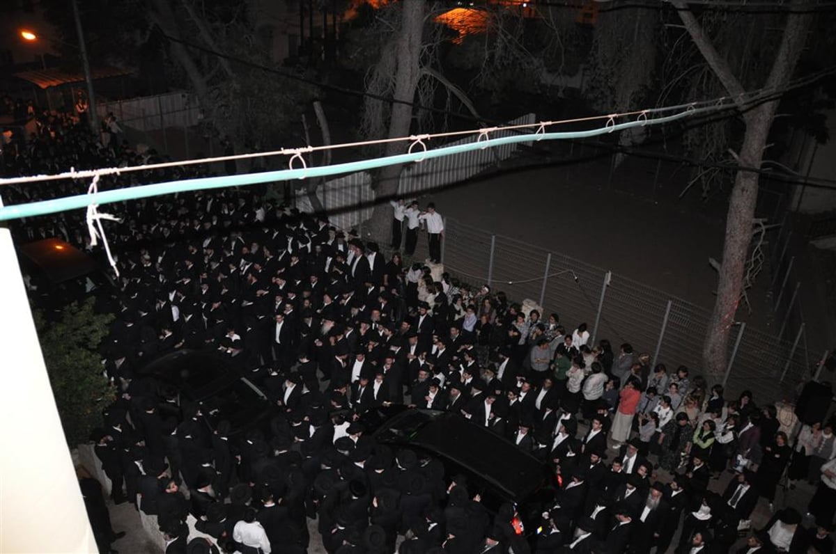 תמונות: הגר"ח קנייבסקי ב´קריעה´ על אחותו