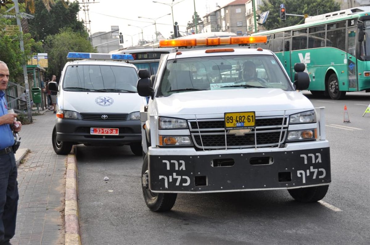 תאונת שרשרת בבני-ברק: נהג רכב נפצע באורח בינוני. צפו בתמונות