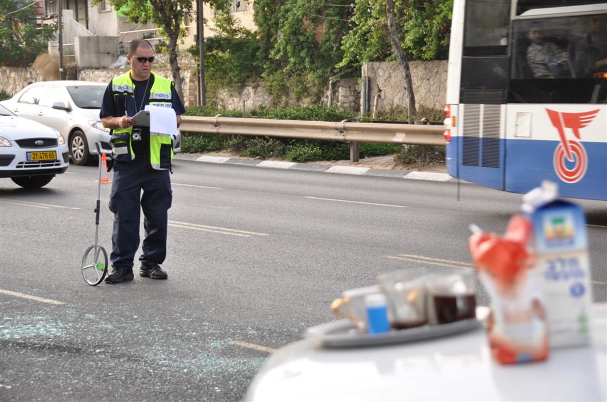 תאונת שרשרת בבני-ברק: נהג רכב נפצע באורח בינוני. צפו בתמונות