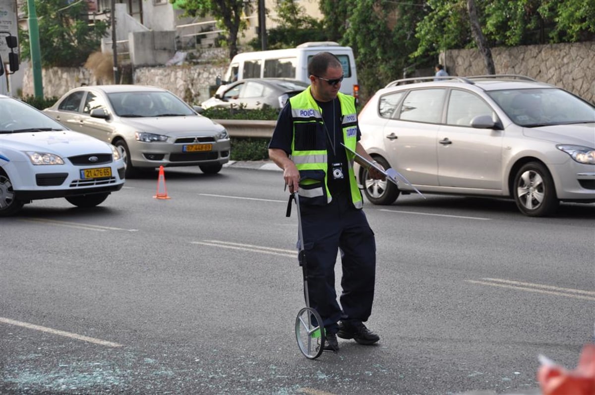 תאונת שרשרת בבני-ברק: נהג רכב נפצע באורח בינוני. צפו בתמונות