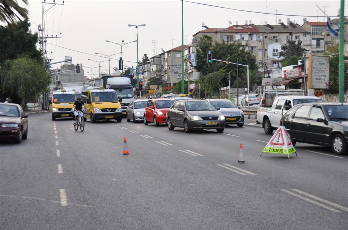 תאונת שרשרת בבני-ברק: נהג רכב נפצע באורח בינוני. צפו בתמונות