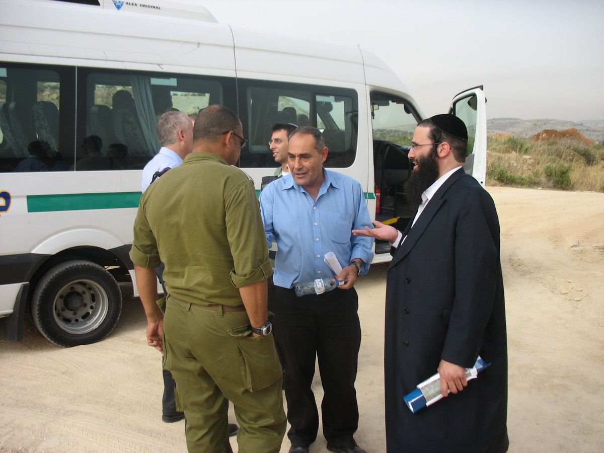 מודיעין עלית: משה גפני הגיע, יעקב גוטרמן נעדר