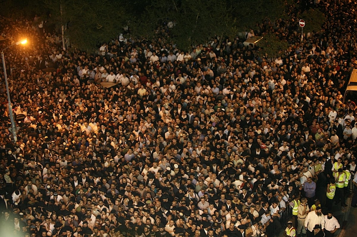 מסע אחרון: מאות-אלפים בהלווית הגר"מ אליהו זצ"ל