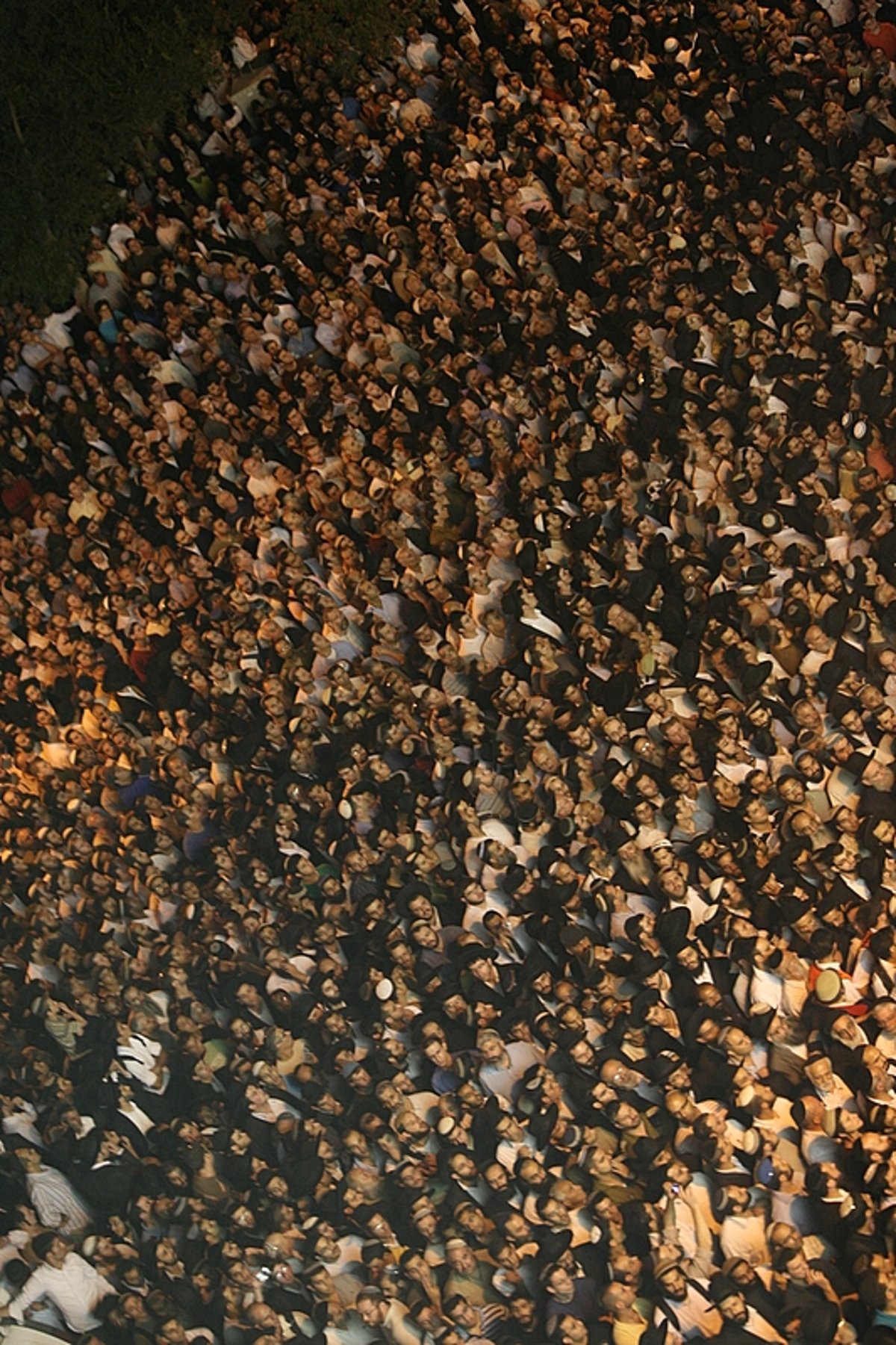 מסע אחרון: מאות-אלפים בהלווית הגר"מ אליהו זצ"ל