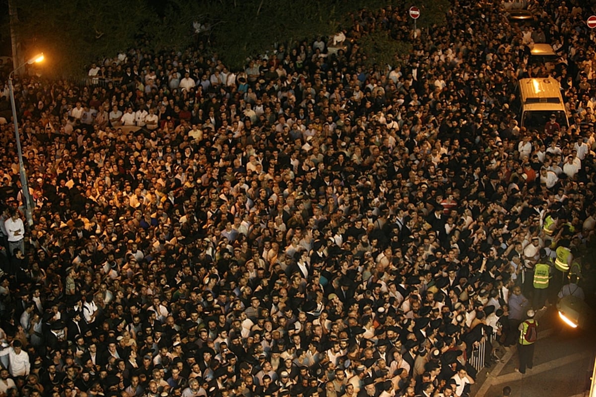 מסע אחרון: מאות-אלפים בהלווית הגר"מ אליהו זצ"ל