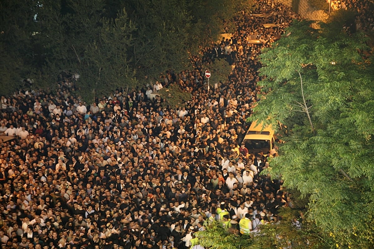 מסע אחרון: מאות-אלפים בהלווית הגר"מ אליהו זצ"ל