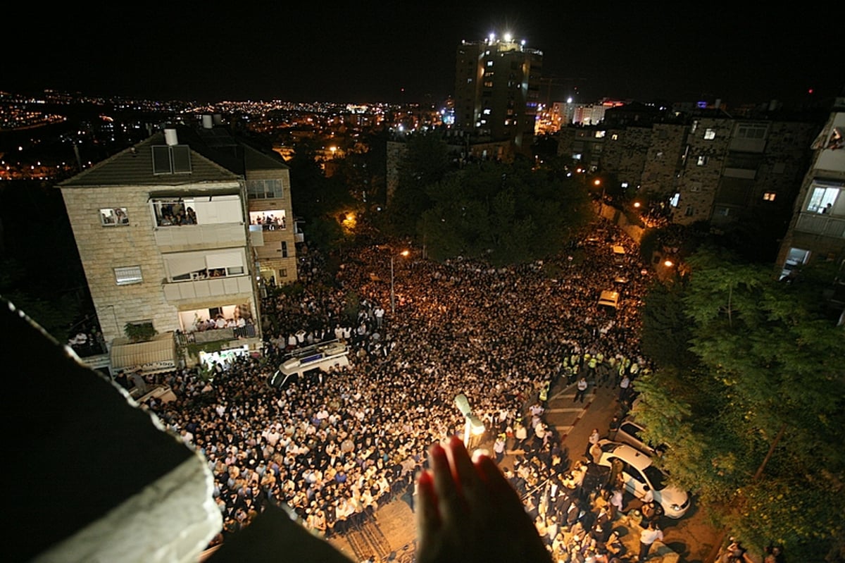 מסע אחרון: מאות-אלפים בהלווית הגר"מ אליהו זצ"ל