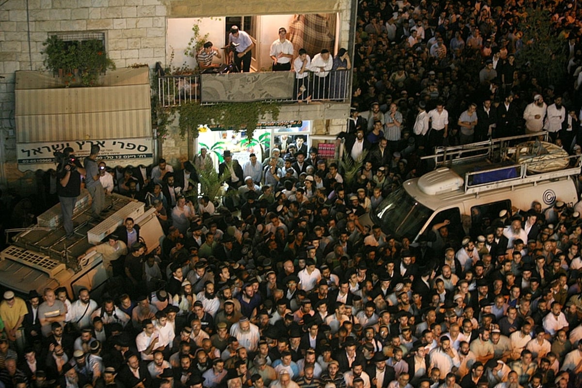 מסע אחרון: מאות-אלפים בהלווית הגר"מ אליהו זצ"ל