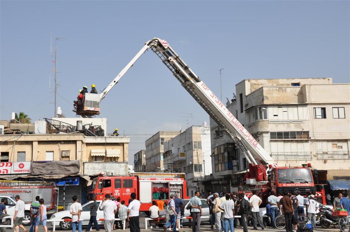 תל-אביב: שריפת ענק פרצה בבניין, הלכודים נמלטו