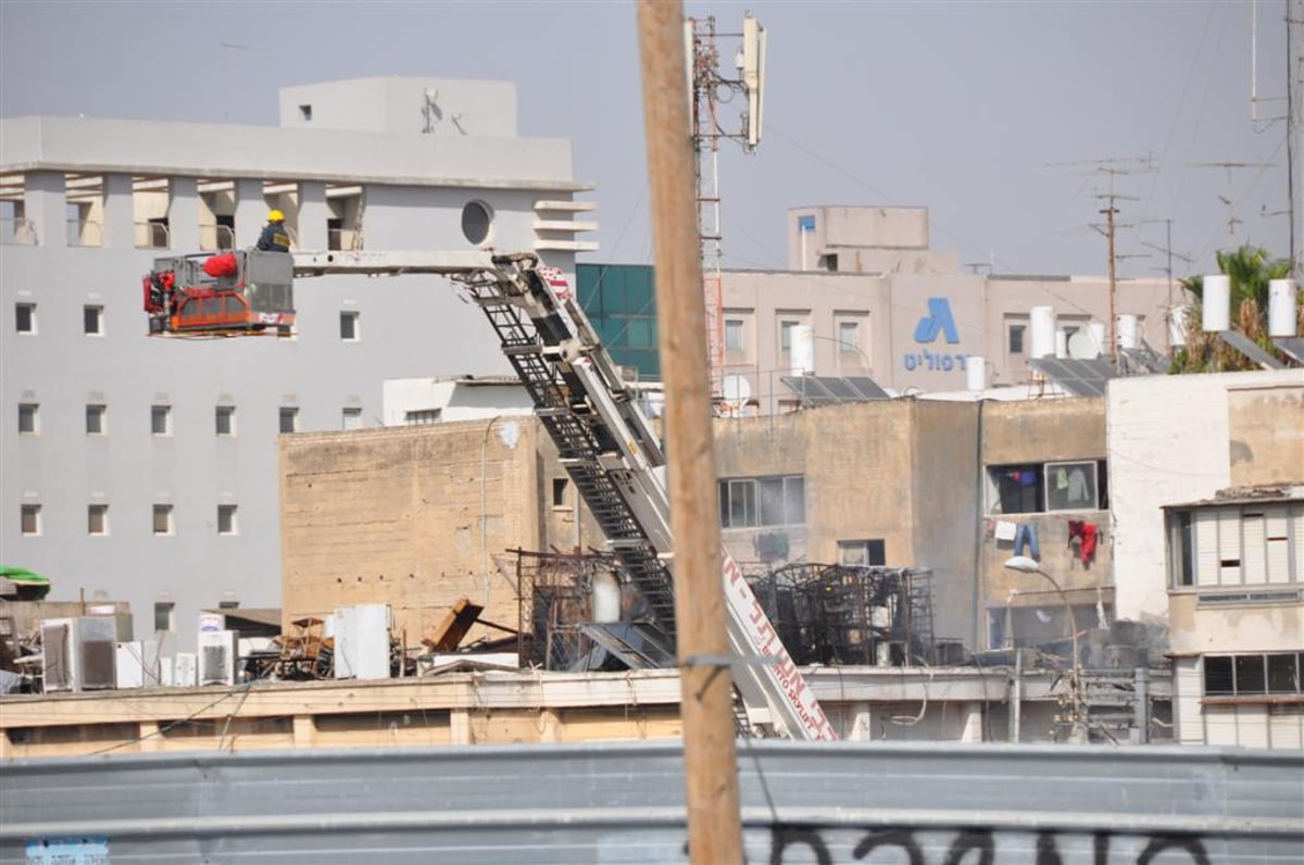 תל-אביב: שריפת ענק פרצה בבניין, הלכודים נמלטו