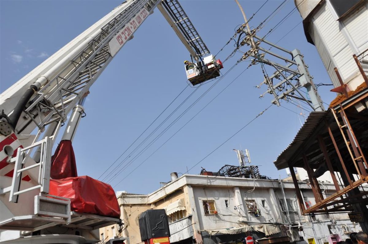 תל-אביב: שריפת ענק פרצה בבניין, הלכודים נמלטו