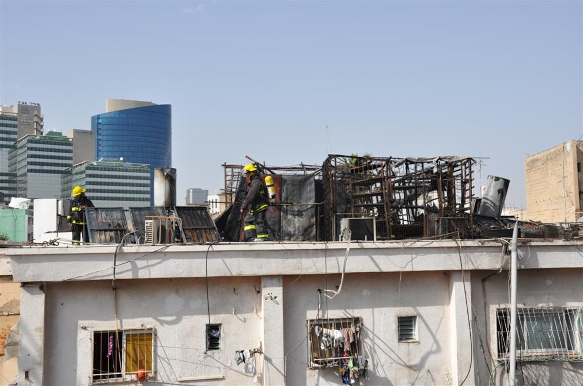 תל-אביב: שריפת ענק פרצה בבניין, הלכודים נמלטו