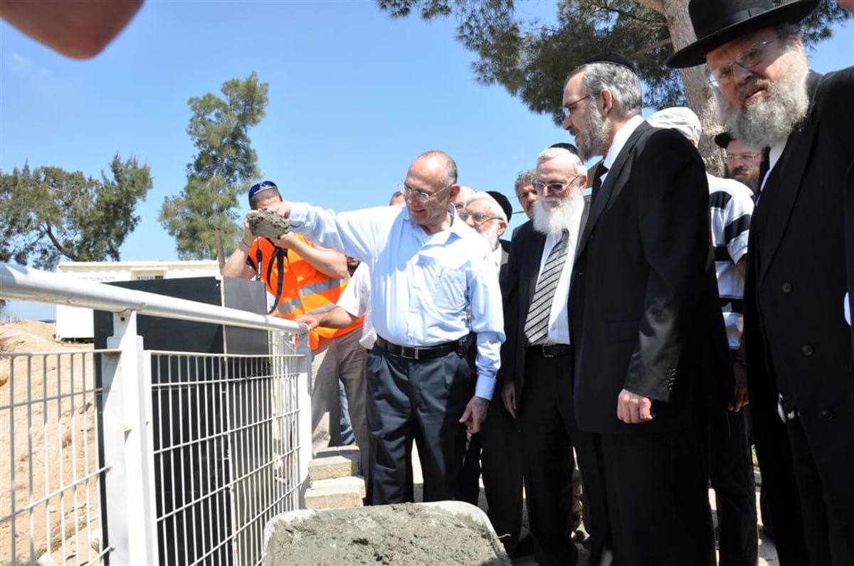 שר התשתיות: "בני-ברק - גשר בין העבר לעתיד של עם-ישראל"