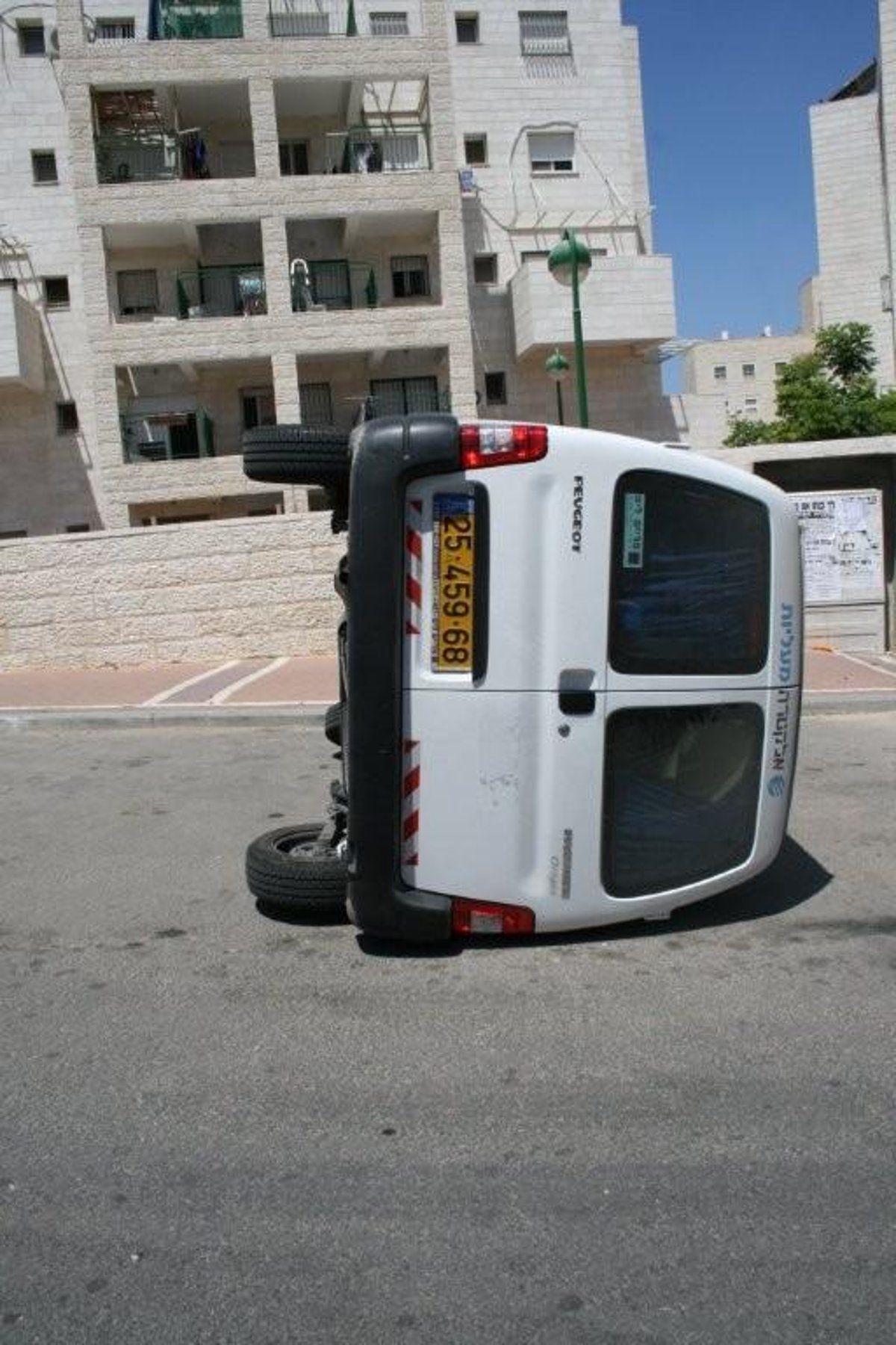 רמת בית שמש: אלמונים הפכו רכב של חב´ "אלקטרה"