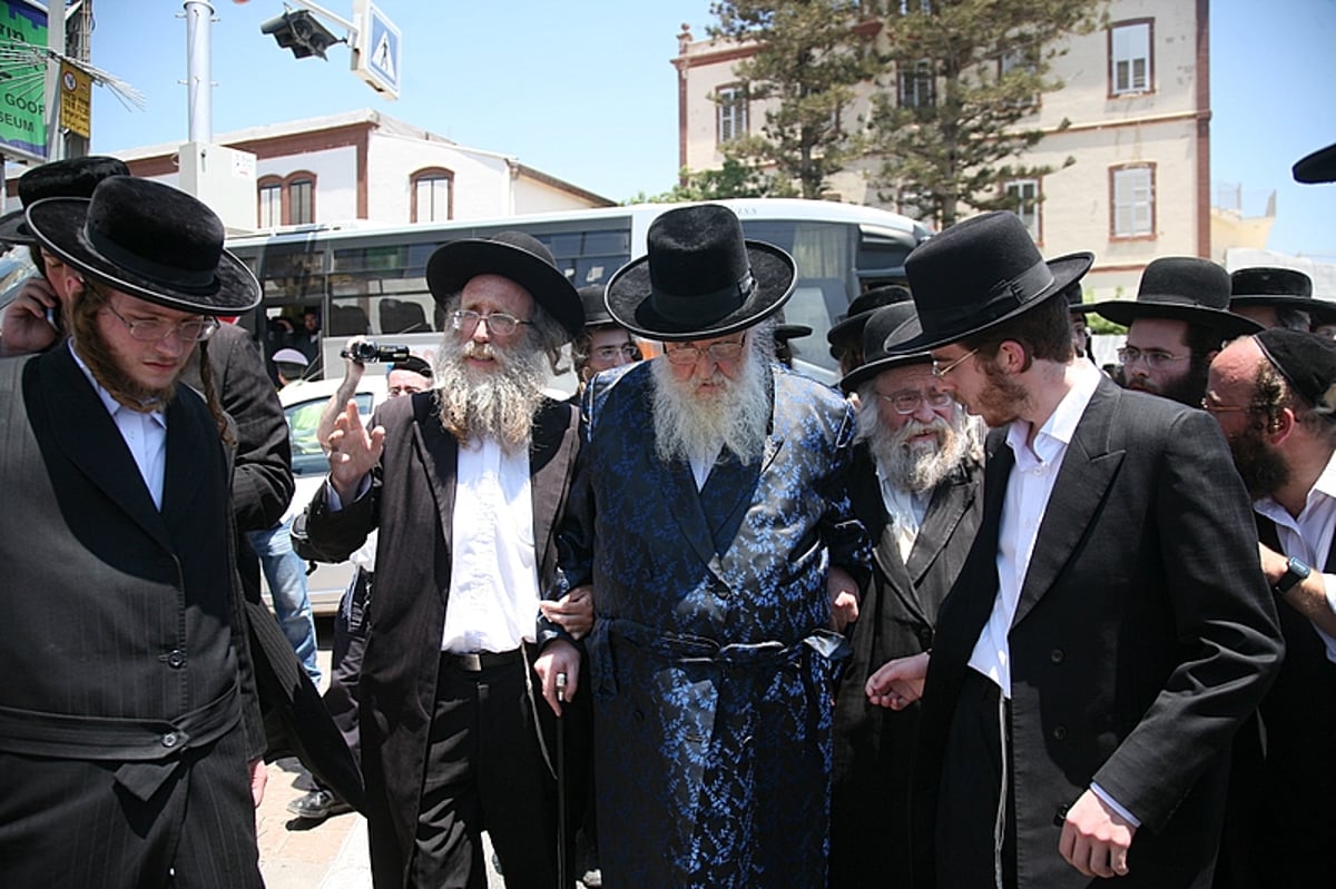 שוטר ריסס גז על פניו של הראב"ד ● תיעוד מצמרר