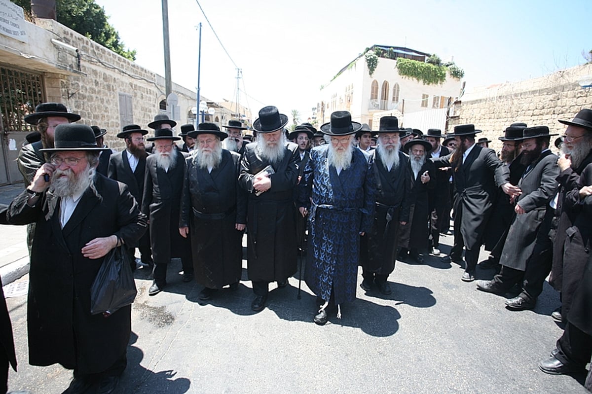 שוטר ריסס גז על פניו של הראב"ד ● תיעוד מצמרר