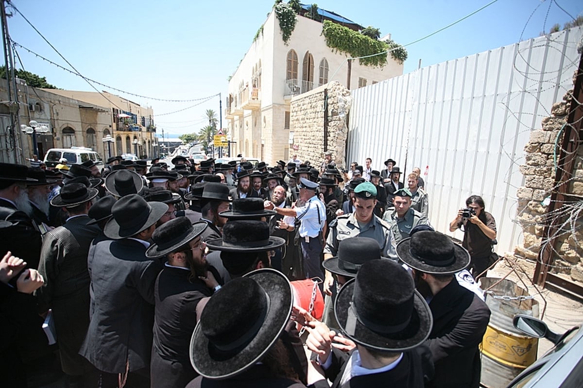 שוטר ריסס גז על פניו של הראב"ד ● תיעוד מצמרר